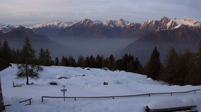 immagine della webcam nei dintorni di Pianello del Lario: webcam Monte Legnone