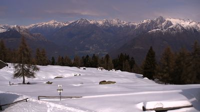 immagine della webcam nei dintorni di Alpe Giumello: webcam Monte Legnone