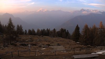 immagine della webcam nei dintorni di Perledo: webcam Monte Legnone