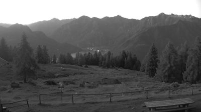 immagine della webcam nei dintorni di Perledo: webcam Monte Legnone