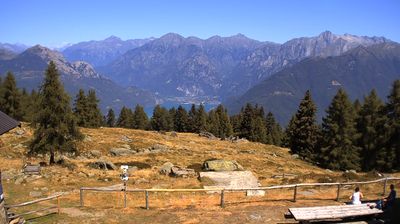 immagine della webcam nei dintorni di Perledo: webcam Monte Legnone