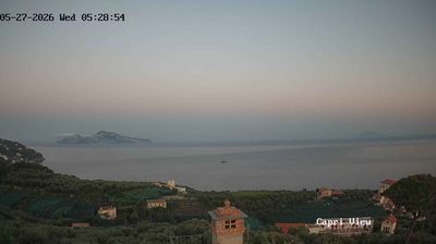 immagine della webcam nei dintorni di Torre del Greco: webcam Sant'Agata sui Due Golfi