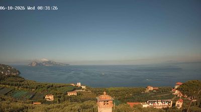 immagine della webcam nei dintorni di Napoli: webcam Sant'Agata sui Due Golfi