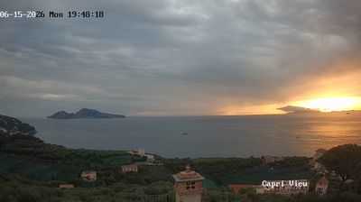 immagine della webcam nei dintorni di Furore: webcam Sant'Agata sui Due Golfi