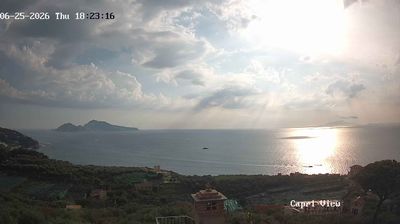 immagine della webcam nei dintorni di San Lorenzo Vicaria: webcam Sant'Agata sui Due Golfi