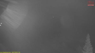 immagine della webcam nei dintorni di San Simone Baita del Camoscio: webcam Rifugio Falc