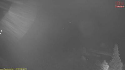 immagine della webcam nei dintorni di San Simone Baita del Camoscio: webcam Rifugio Falc