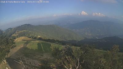 immagine della webcam nei dintorni di Calestano: webcam Schia Monte Caio