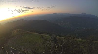 immagine della webcam nei dintorni di Tizzano Val Parma: webcam Schia Monte Caio