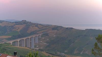 immagine della webcam nei dintorni di Montebello di Bertona: webcam Foggetta