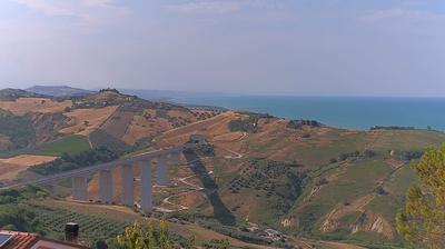 immagine della webcam nei dintorni di Montebello di Bertona: webcam Foggetta
