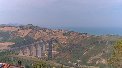 immagine della webcam nei dintorni di Castiglione Messer Raimondo: webcam Foggetta