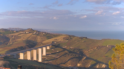 immagine della webcam nei dintorni di Castiglione Messer Raimondo: webcam Foggetta