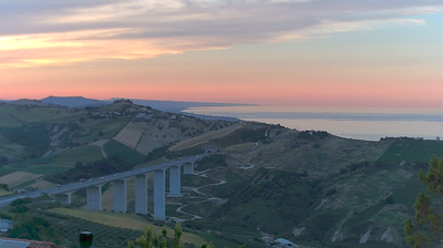 immagine della webcam nei dintorni di Castiglione Messer Raimondo: webcam Foggetta
