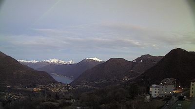 immagine della webcam nei dintorni di Valmorea: webcam Casasco d'Intelvi