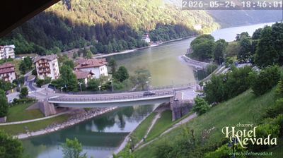 immagine della webcam nei dintorni di Paganella: webcam Molveno