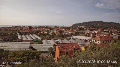 immagine della webcam nei dintorni di Pieve di Teco: webcam Diano Castello
