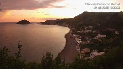 immagine della webcam nei dintorni di Isola di Vivara: webcam Barano d'Ischia