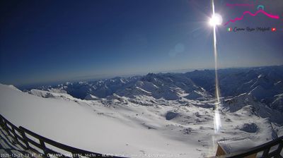 immagine della webcam nei dintorni di Valtournenche Colle Superiore: webcam Punta Indren