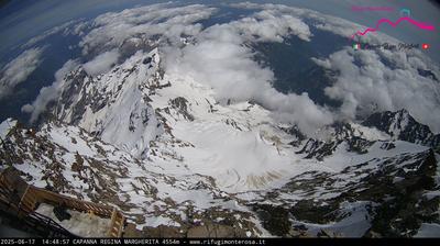 immagine della webcam nei dintorni di Alagna Valsesia: webcam Capanna Margherita