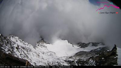 immagine della webcam nei dintorni di Cervinia Cime Bianche Laghi: webcam Capanna Margherita