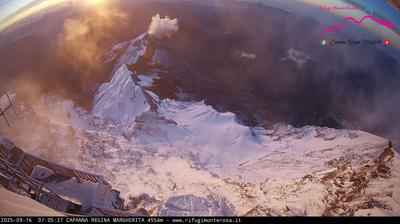 immagine della webcam nei dintorni di Cervinia Cime Bianche Laghi: webcam Capanna Margherita