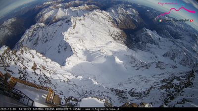 immagine della webcam nei dintorni di Rifugio Quintino Sella: webcam Capanna Margherita