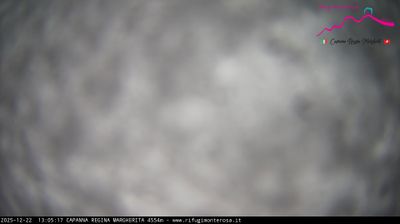 immagine della webcam nei dintorni di Punta Indren: webcam Capanna Margherita