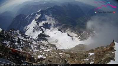 immagine della webcam nei dintorni di Cervinia Cime Bianche Laghi: webcam Capanna Margherita