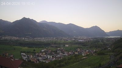 immagine della webcam nei dintorni di Tavernola Bergamasca: webcam Costa Volpino