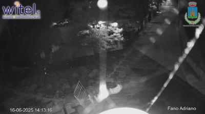 immagine della webcam nei dintorni di Sant'Eusanio Forconese: webcam Fano Adriano