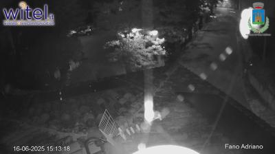 immagine della webcam nei dintorni di Castelli: webcam Fano Adriano