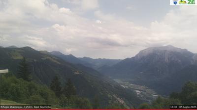 immagine della webcam nei dintorni di Rifugio Falc: webcam Alpe Giumello