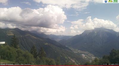 immagine della webcam nei dintorni di Rasura: webcam Alpe Giumello
