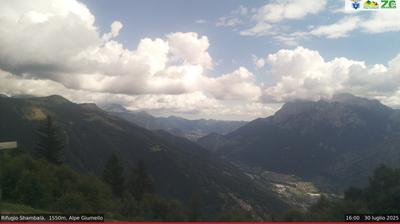 immagine della webcam nei dintorni di Barzio: webcam Alpe Giumello