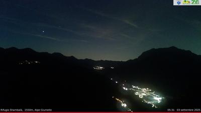 immagine della webcam nei dintorni di Piani di Bobbio: webcam Alpe Giumello
