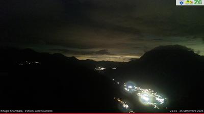 immagine della webcam nei dintorni di Dosso del Liro: webcam Alpe Giumello