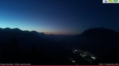 immagine della webcam nei dintorni di Perledo: webcam Alpe Giumello