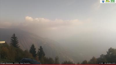 immagine della webcam nei dintorni di Cusino: webcam Alpe Giumello