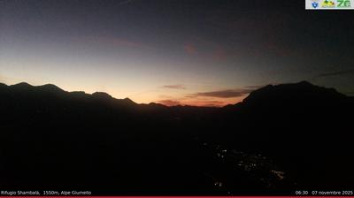 immagine della webcam nei dintorni di Dervio: webcam Alpe Giumello