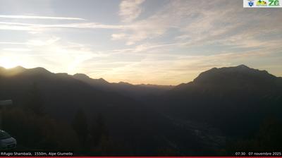 immagine della webcam nei dintorni di Ossuccio: webcam Alpe Giumello