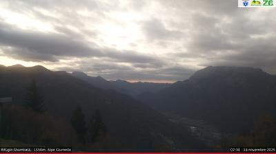 immagine della webcam nei dintorni di Perledo: webcam Alpe Giumello