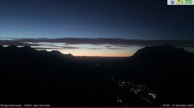 immagine della webcam nei dintorni di Sant'Abbondio: webcam Alpe Giumello