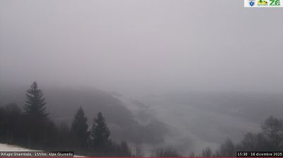 immagine della webcam nei dintorni di Piani di Bobbio: webcam Alpe Giumello