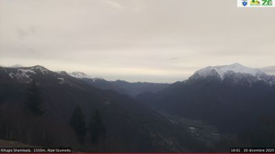 immagine della webcam nei dintorni di Albaredo per San Marco: webcam Alpe Giumello