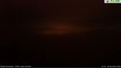 immagine della webcam nei dintorni di Sant'Abbondio: webcam Alpe Giumello