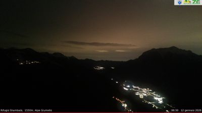 immagine della webcam nei dintorni di Monte Legnone: webcam Alpe Giumello