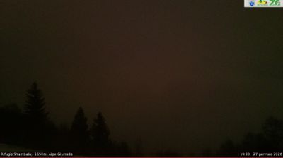 immagine della webcam nei dintorni di Rasura: webcam Alpe Giumello