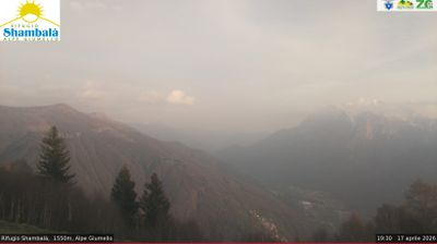 immagine della webcam nei dintorni di Perledo: webcam Alpe Giumello