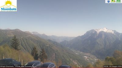 immagine della webcam nei dintorni di Monte Legnone: webcam Alpe Giumello
